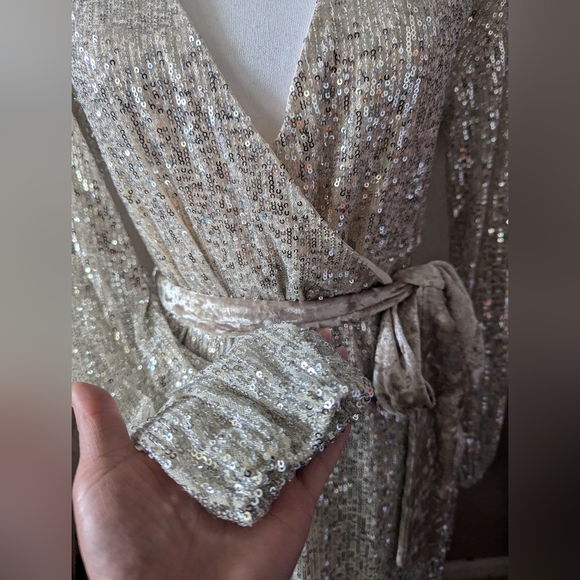 Gimmicks by BKE Sequin Wrap Mini Dress Champagne Ivory XS | Holiday Party Look - Picture 12 of 14